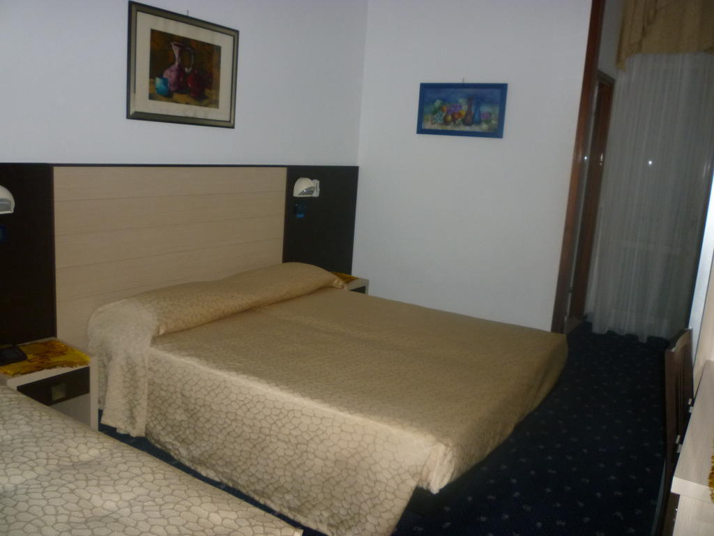 Hotel Tilly Cesenatico Pokoj fotografie